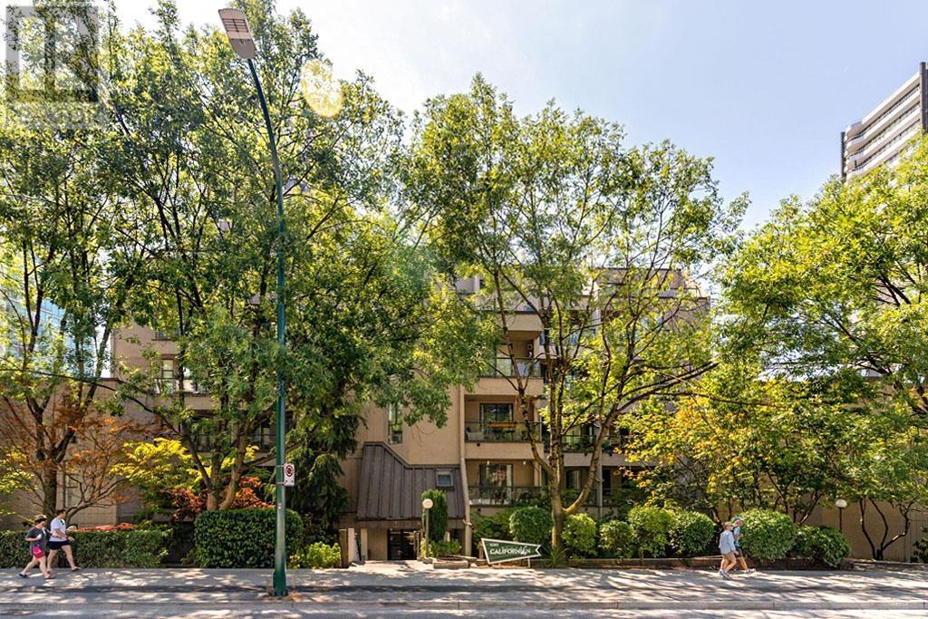 1080-1080 Pacific St in Vancouver, BC - Building Photo
