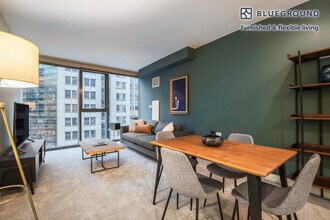 210 N Wells St in Chicago, IL - Building Photo - Building Photo