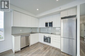 2489 Taunton Rd in Oakville, ON - Building Photo - Building Photo