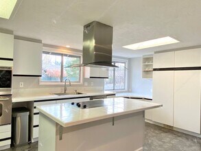 20302 Fairway Dr in Bend, OR - Building Photo - Building Photo