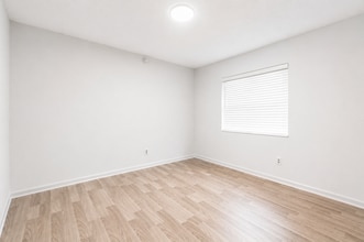190 Parkwood Dr in Royal Palm Beach, FL - Building Photo - Building Photo