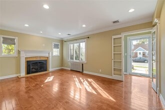 17 Cedar Dr in Farmingdale, NY - Building Photo - Building Photo