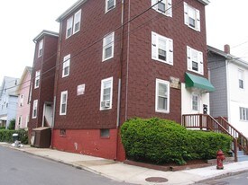 30 Hanson St in Somerville, MA - Building Photo