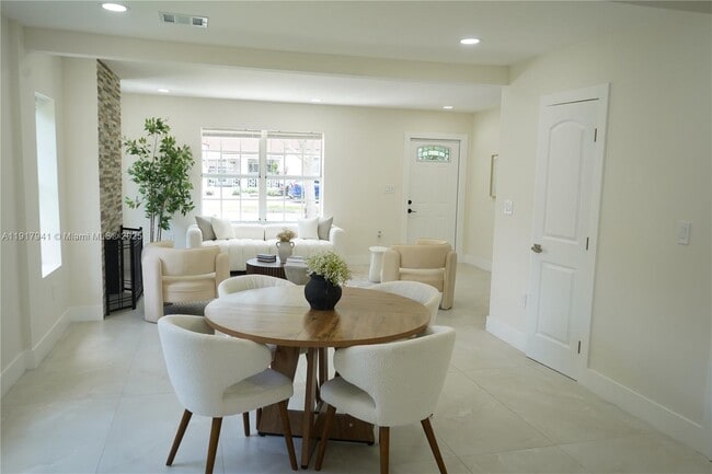 6236 SW 11th St in West Miami, FL - Building Photo - Building Photo