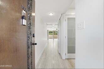 7625 E Camelback Rd in Scottsdale, AZ - Foto de edificio - Building Photo