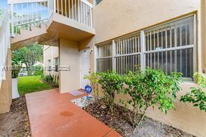 1018 Twin Lakes Dr in Coral Springs, FL - Building Photo - Building Photo