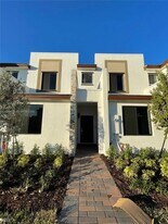 813 NE 211th St in North Miami Beach, FL - Building Photo