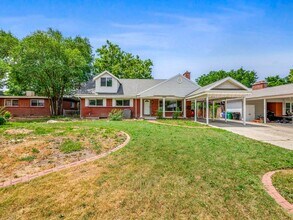 3340 S Terrace View Dr in Salt Lake City, UT - Foto de edificio - Building Photo
