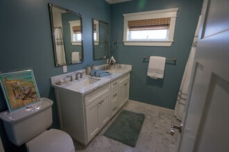 1420 Bonnie Brae St in Hermosa Beach, CA - Foto de edificio - Building Photo