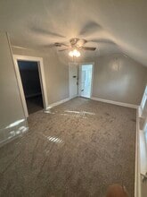 261 Scott St, Unit Apartment 2 Upstairs in Erie, PA - Foto de edificio - Building Photo