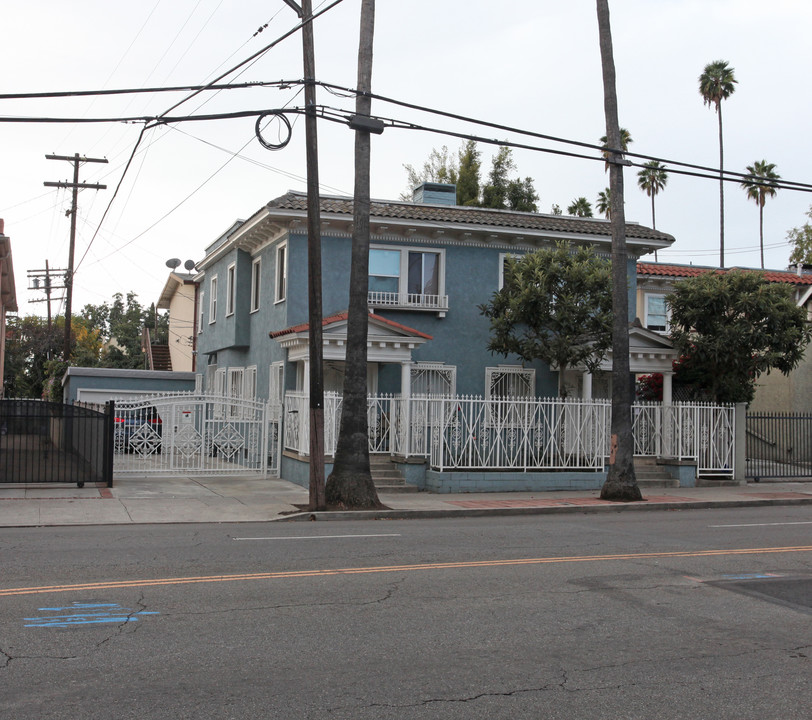 5678 Franklin Ave in Los Angeles, CA - Building Photo