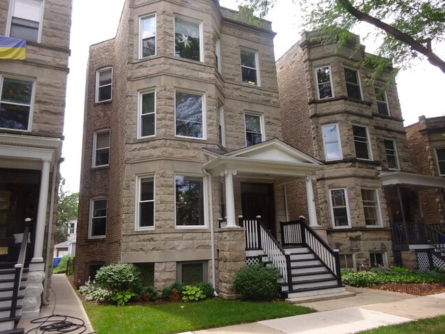 2251 W Giddings St in Chicago, IL - Building Photo - Building Photo