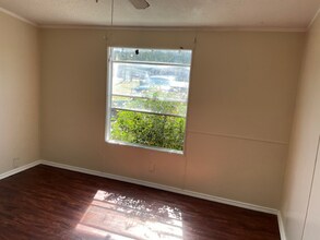 343 Crescent Creek Ln in Bruceville, TX - Foto de edificio - Building Photo