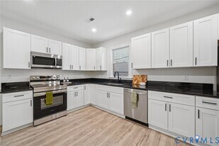 1127 W Washington St in Petersburg, VA - Building Photo