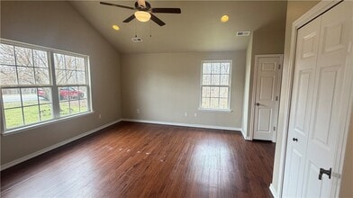 77 Ingleborough Dr in Bella Vista, AR - Building Photo - Building Photo