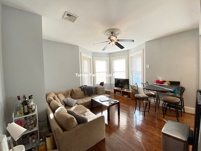 43 Hillside St, Unit 2