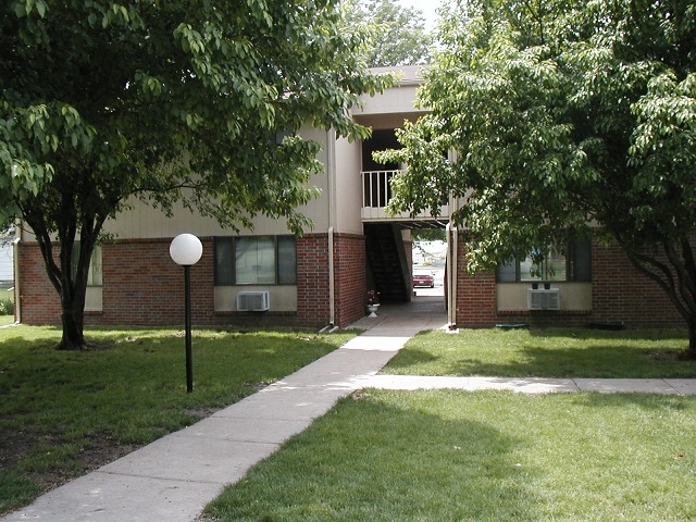 Oakland Park Apartments in Oakland, IA - Building Photo