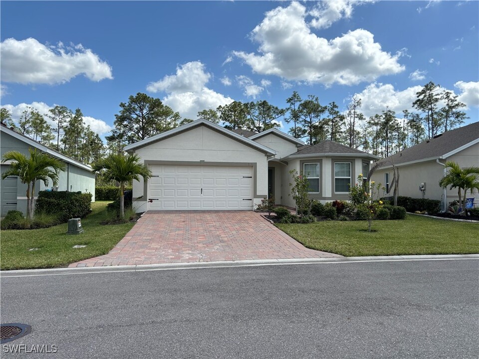 2224 Pigeon Plum Way in North Fort Myers, FL - Building Photo