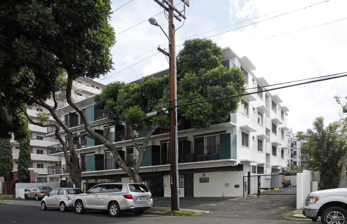 Makiki Courtyard Apartments in Honolulu, HI - Building Photo