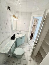 905 Brickell Bay Dr in Miami, FL - Building Photo - Building Photo
