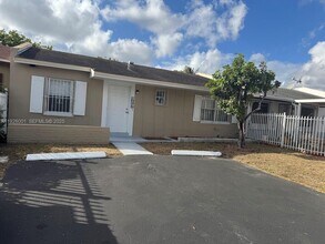 19378 NW 29th Pl in Miami Gardens, FL - Building Photo - Building Photo