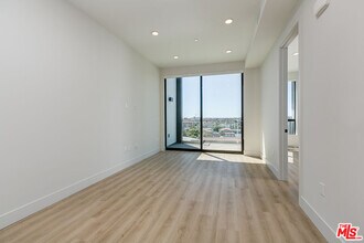 3833 Dunn Dr in Culver City, CA - Building Photo - Building Photo