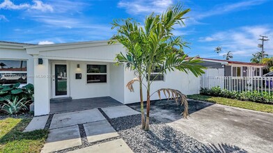 1950 NE 179th St in North Miami Beach, FL - Building Photo - Building Photo