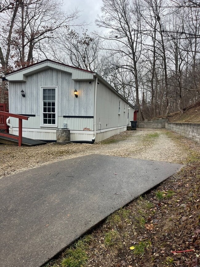 4724 Darnell Rd in Huntington, WV - Building Photo - Building Photo