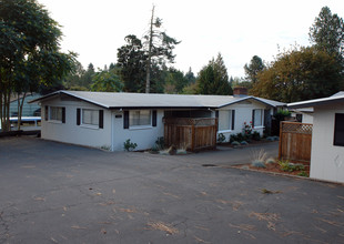 486-496 Ratcliff Dr SE in Salem, OR - Foto de edificio - Building Photo