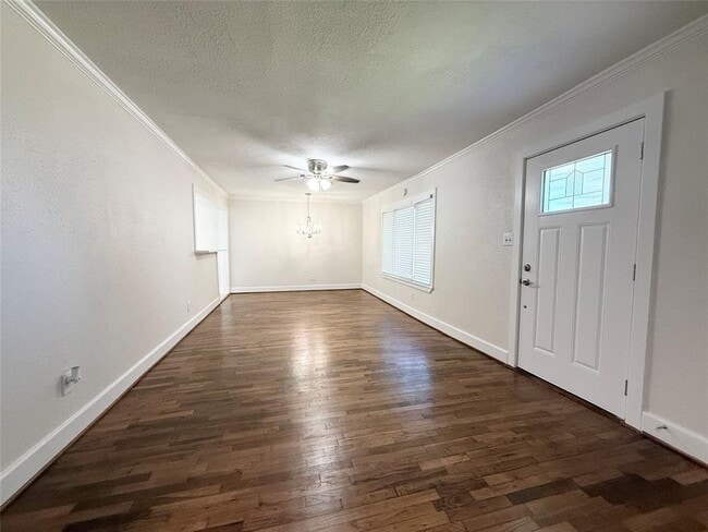 105 Birch St in Lake Jackson, TX - Building Photo - Building Photo
