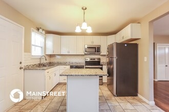 1006 SW Lakeview Blvd in Lee's Summit, MO - Building Photo - Building Photo