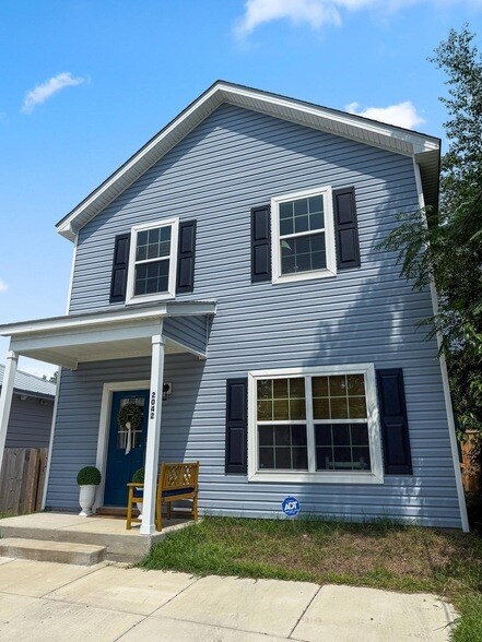 2042 Delaware Ave in North Charleston, SC - Building Photo