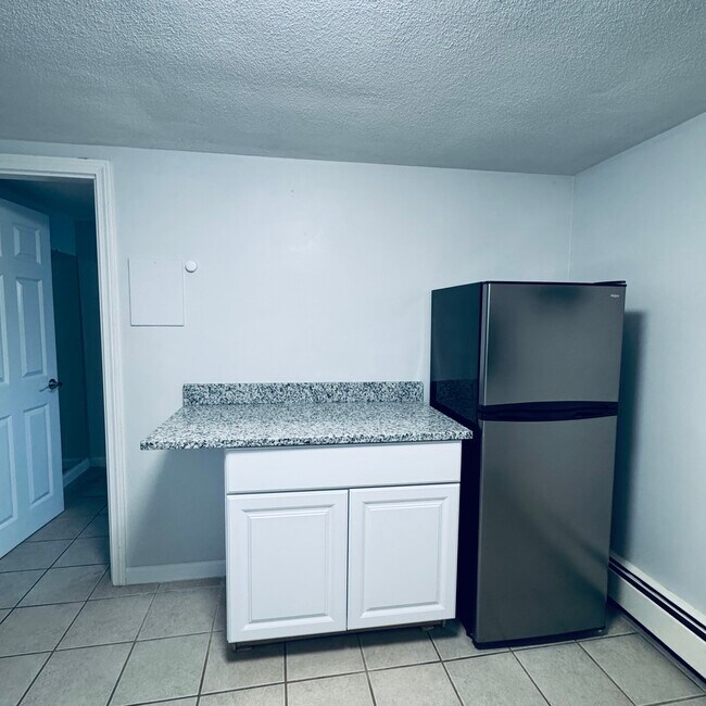 36 Summer St, Unit Rear in Stoneham, MA - Building Photo - Building Photo