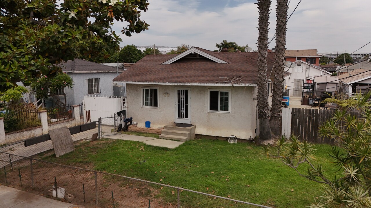 3751 W 106th St in Inglewood, CA - Building Photo