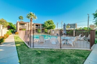 31 W Pasadena Ave, Unit 3 in Phoenix, AZ - Building Photo - Building Photo