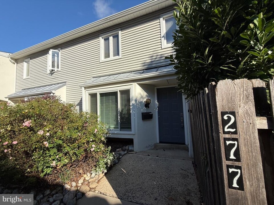 277 W Chelsea Cir in Newtown Square, PA - Foto de edificio