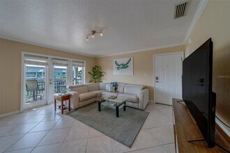 5196 Beach Dr SE in St. Petersburg, FL - Building Photo - Building Photo