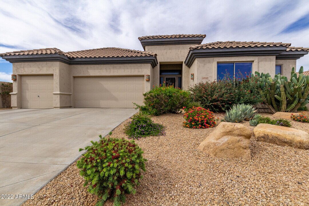 14542 W Columbus Ave in Goodyear, AZ - Building Photo