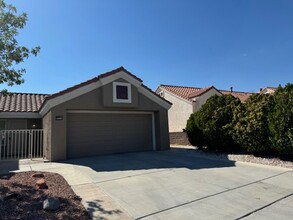 9625 Sundial Dr in Las Vegas, NV - Foto de edificio - Building Photo