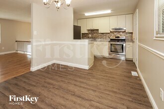 1494 Meadowbright Ln in Cincinnati, OH - Building Photo - Building Photo