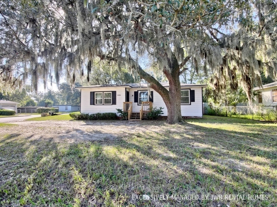 1204 Maynard St in Jacksonville, FL - Building Photo