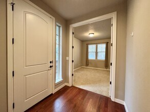 14180 SW Walnut Creek Way in Tigard, OR - Building Photo - Building Photo