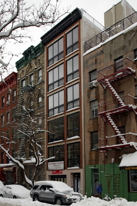 92 E 7th St in New York, NY - Building Photo