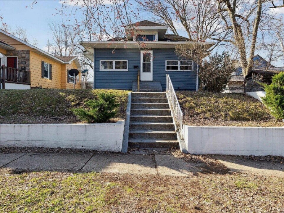 302 Howard St in South Bend, IN - Building Photo