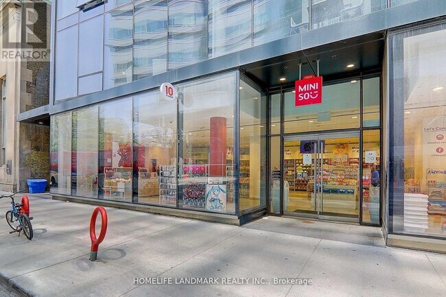 215 Queen St W in Toronto, ON - Building Photo - Building Photo