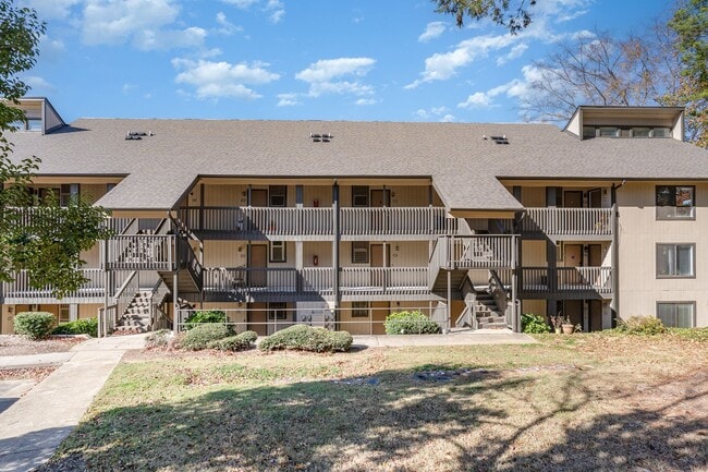 3063 Huntleigh Dr in Raleigh, NC - Foto de edificio - Building Photo