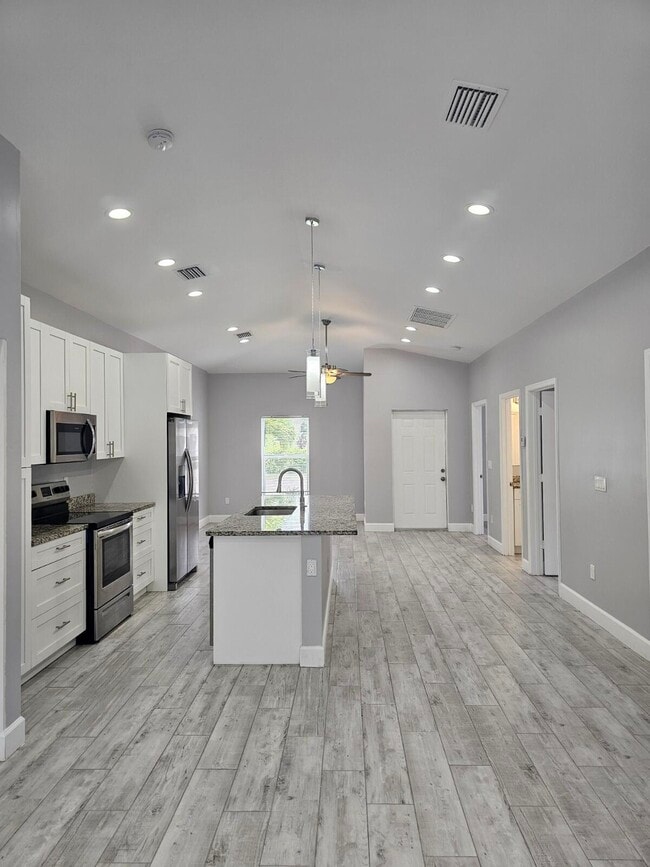 property at 1554 W 26th Ct