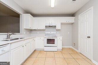 3667 Sapphire Ct in Decatur, GA - Building Photo - Building Photo