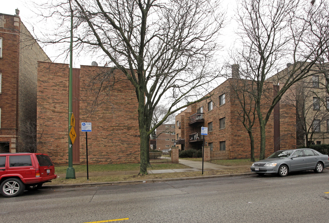 1915-1917 W Granville Ave in Chicago, IL - Building Photo