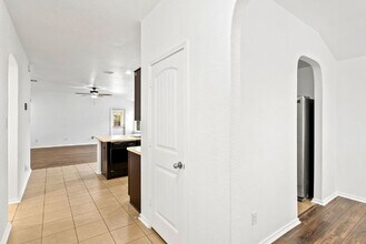 3558 Glacier Lake in San Antonio, TX - Building Photo - Building Photo